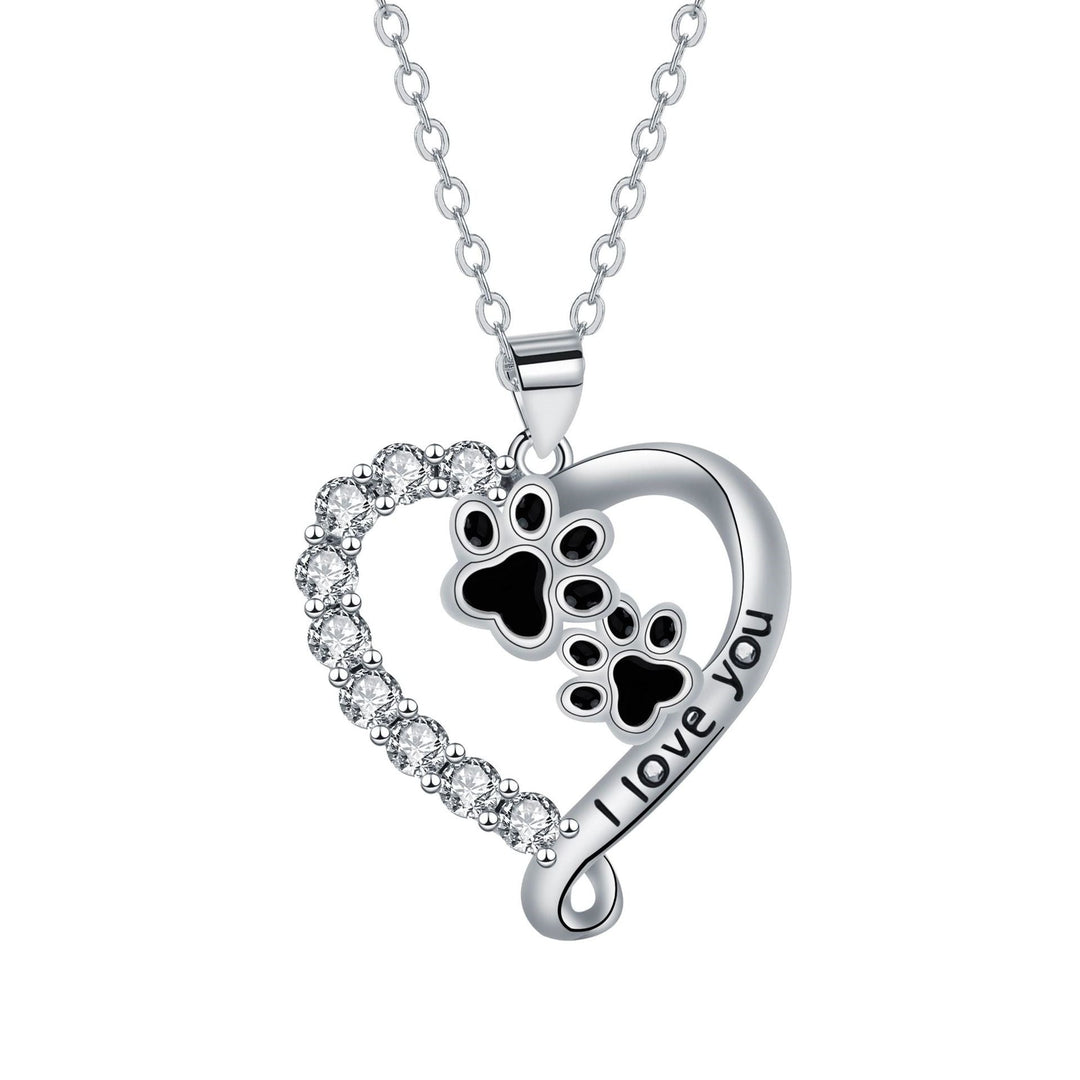 Collar de plata y negro con un oso amigable