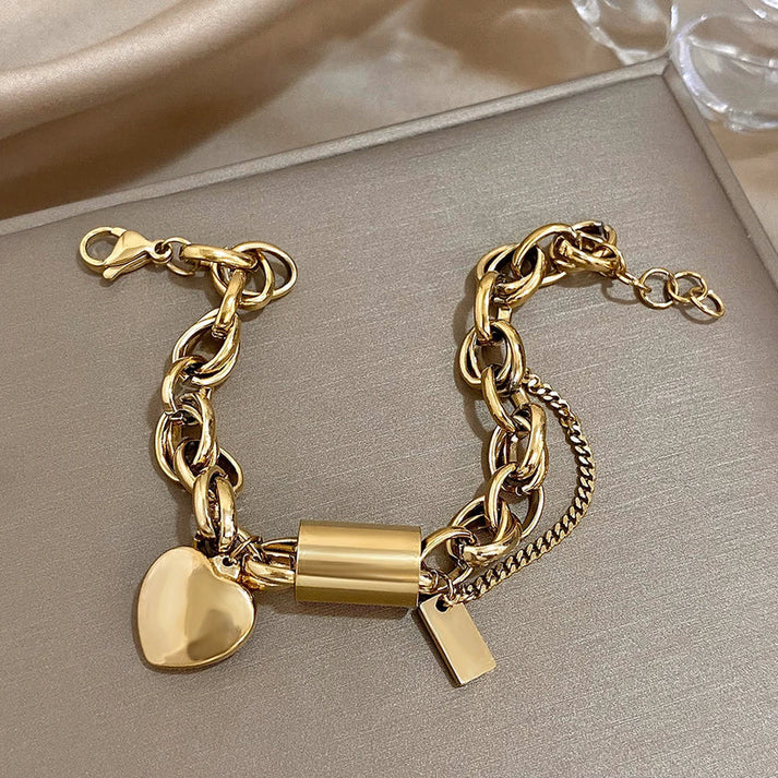 Pulsera Ancha con Corazones en Oro