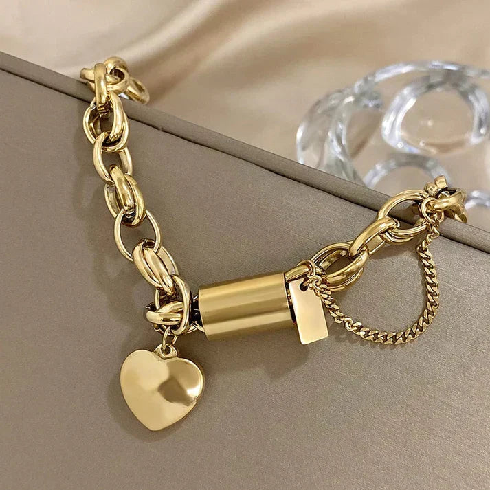 Pulsera Ancha con Corazones en Oro