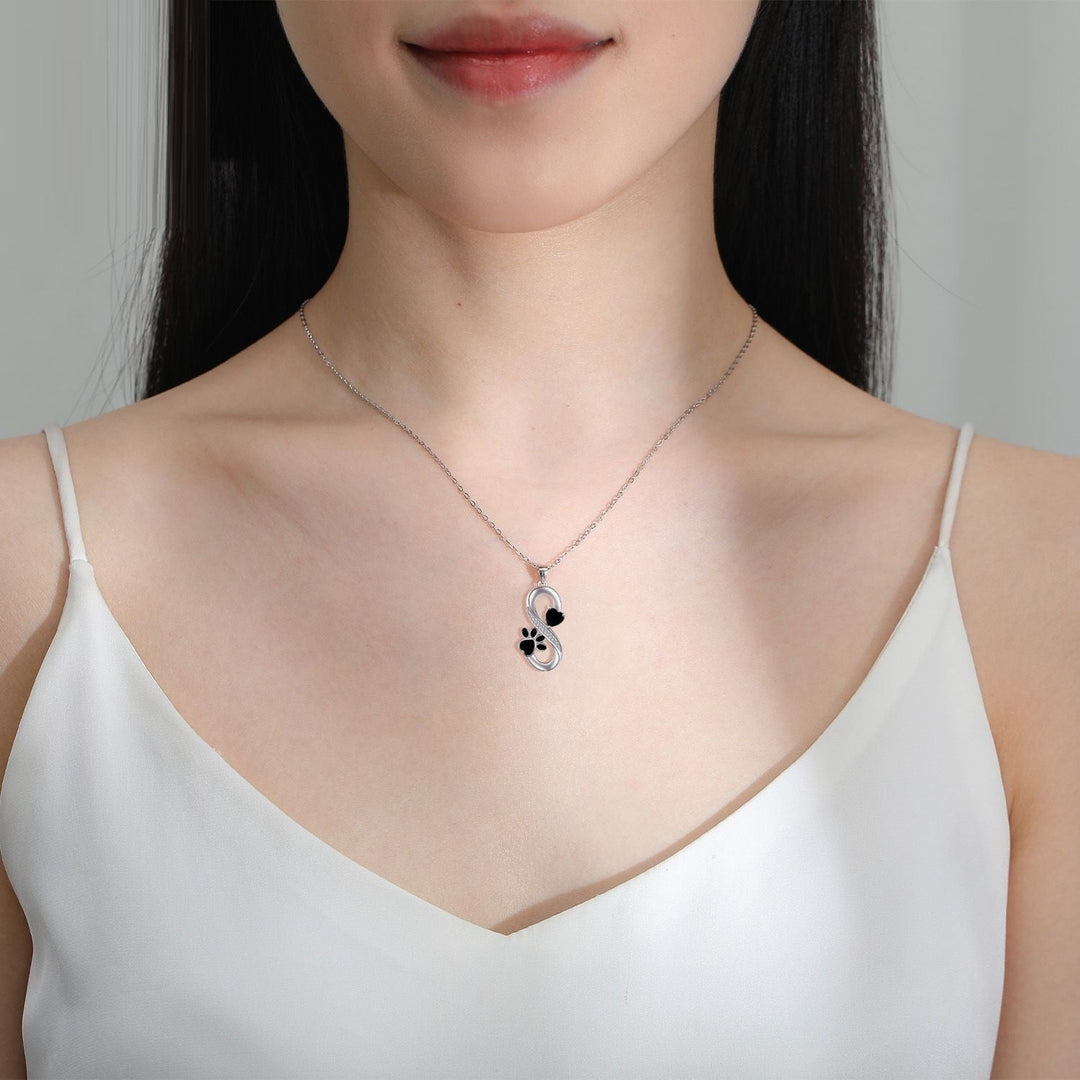 Collar Corazón con Diseño Infinito y Huella