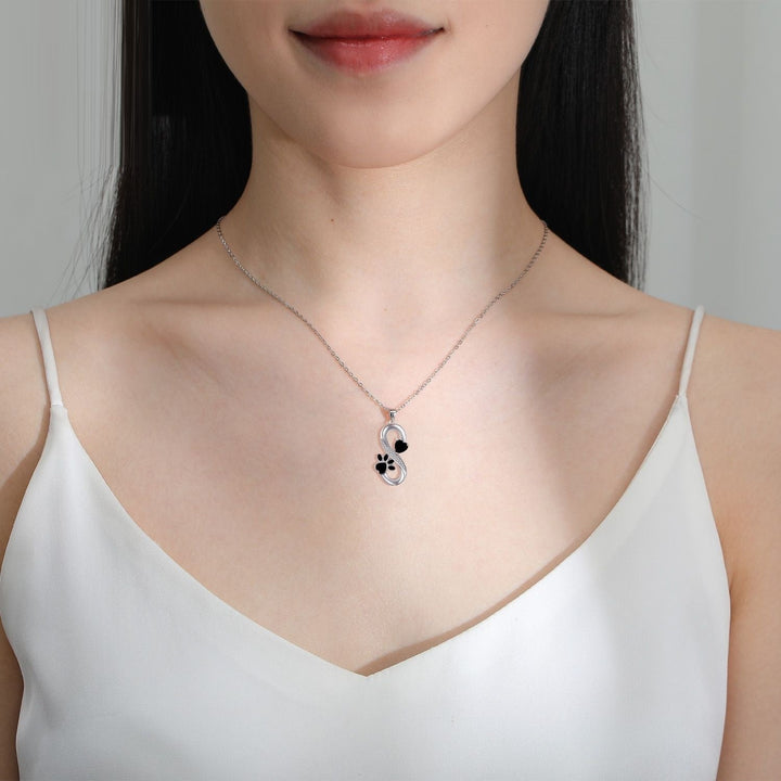 Collar Corazón con Diseño Infinito y Huella