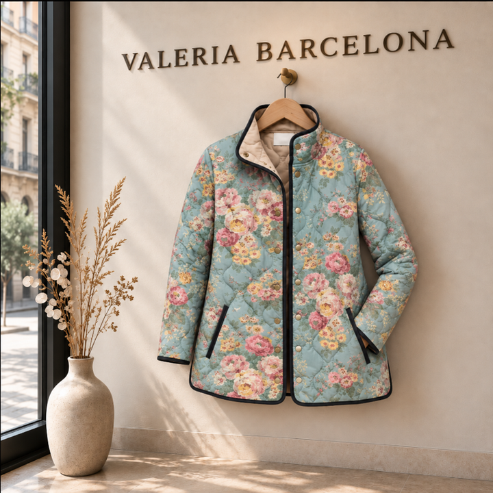 Tuulikki | Chaqueta acolchada verde menta con estampado de rosas