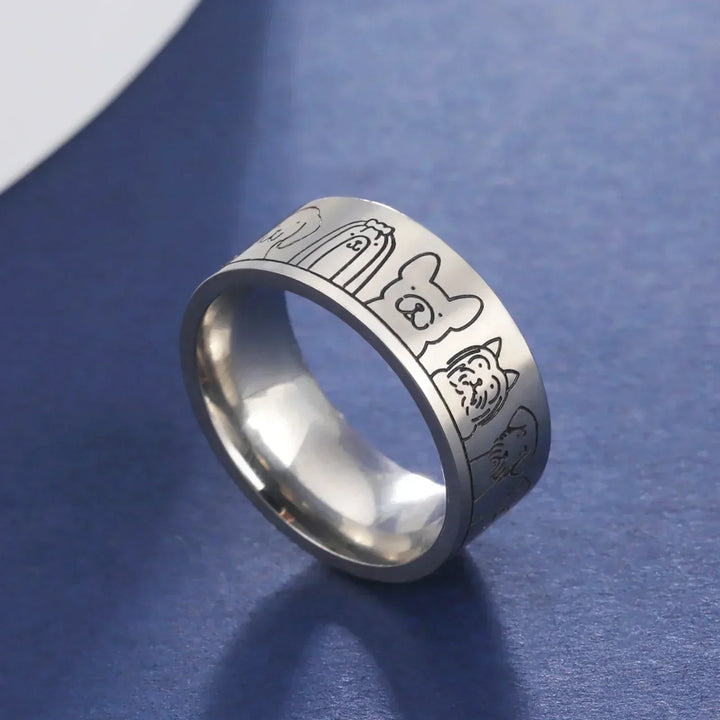 Anillo de acero inoxidable con diseño grabado de perros – Ancho y elegante para mujeres