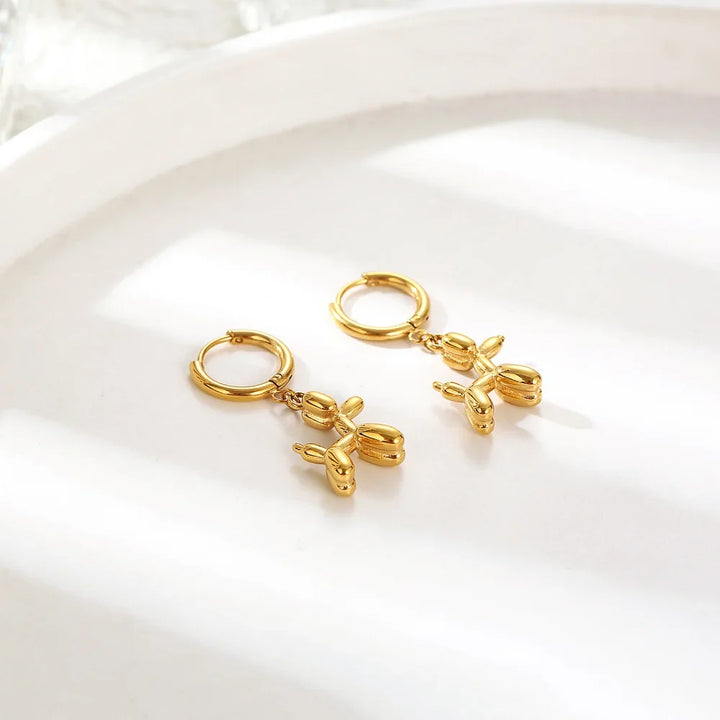 Pendientes en miniatura de perro de globos – Aros dorados con encantador colgante canino