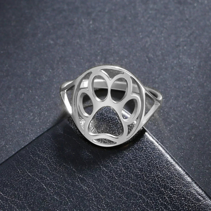 Anillo Abierto de Acero Inoxidable con Diseño de Huella de Pata – Elegante y Delicado