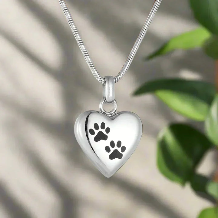 Colgante de Acero Inoxidable con Diseño de Patas y Corazón – Recipiente para Cenizas