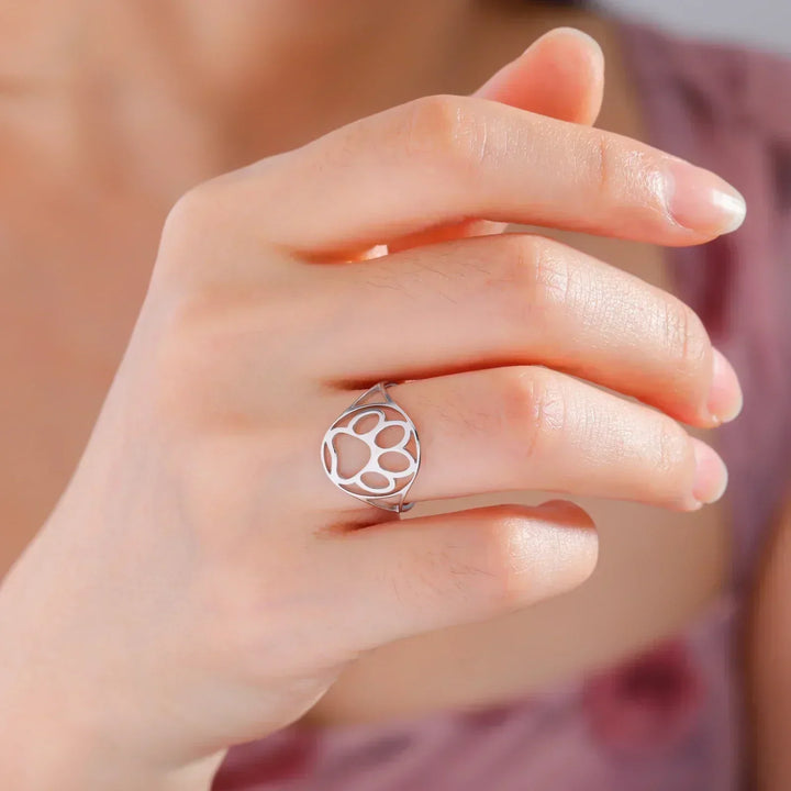 Anillo Abierto de Acero Inoxidable con Diseño de Huella de Pata – Elegante y Delicado