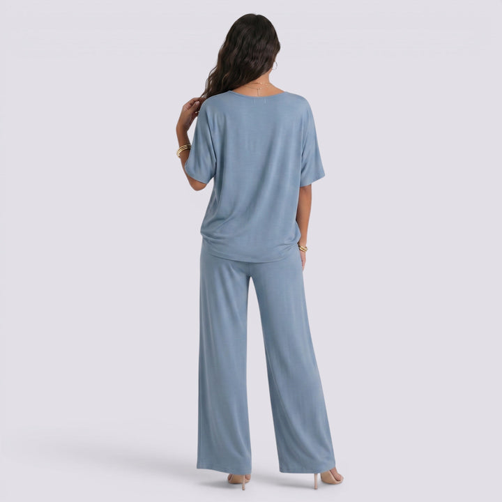 Conjunto Mujer con Pantalón Ancho Cuello Pico