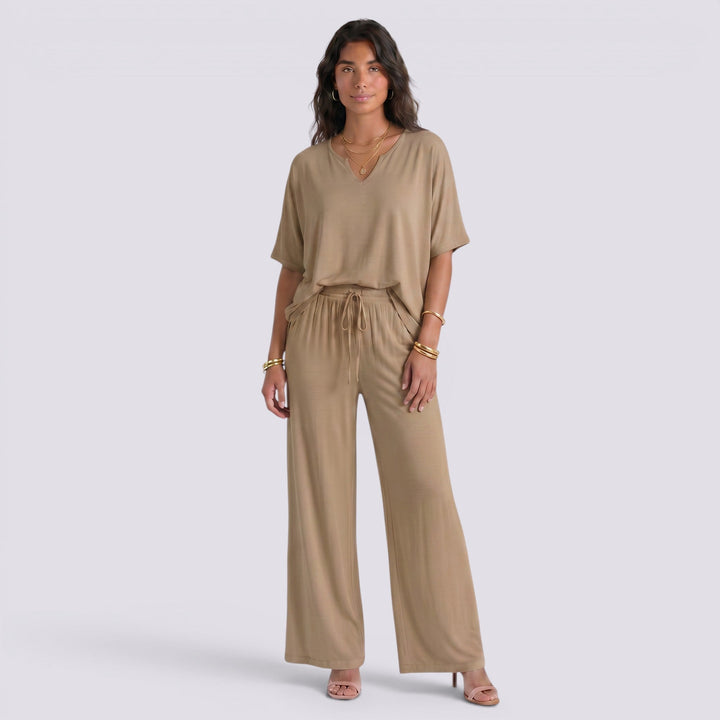 Conjunto Mujer con Pantalón Ancho Cuello Pico