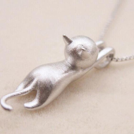 Collar Plateado con Diseño de Gato