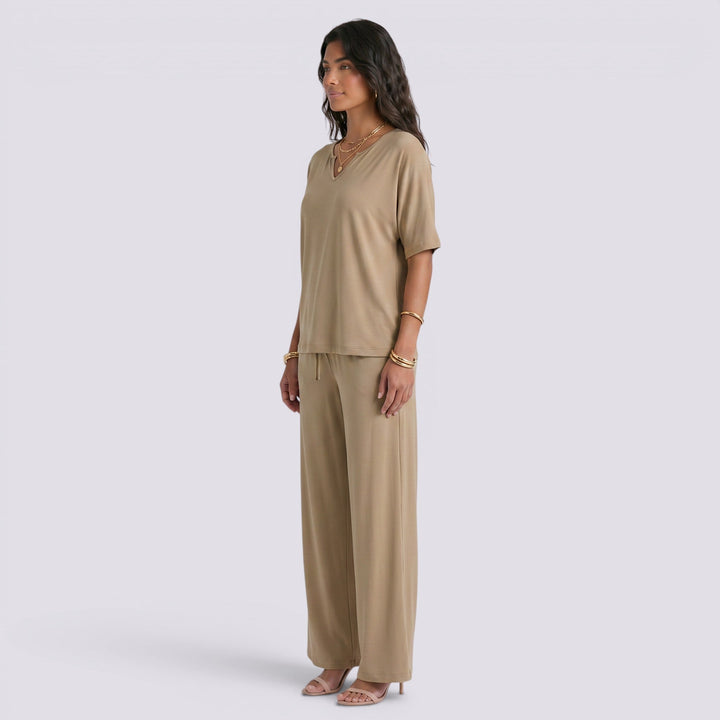 Conjunto Mujer con Pantalón Ancho Cuello Pico
