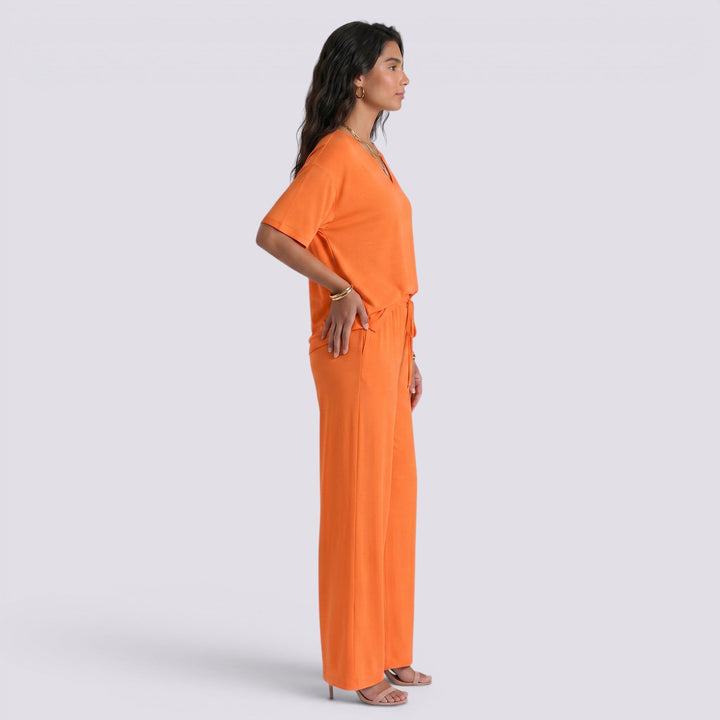 Conjunto Mujer con Pantalón Ancho Cuello Pico